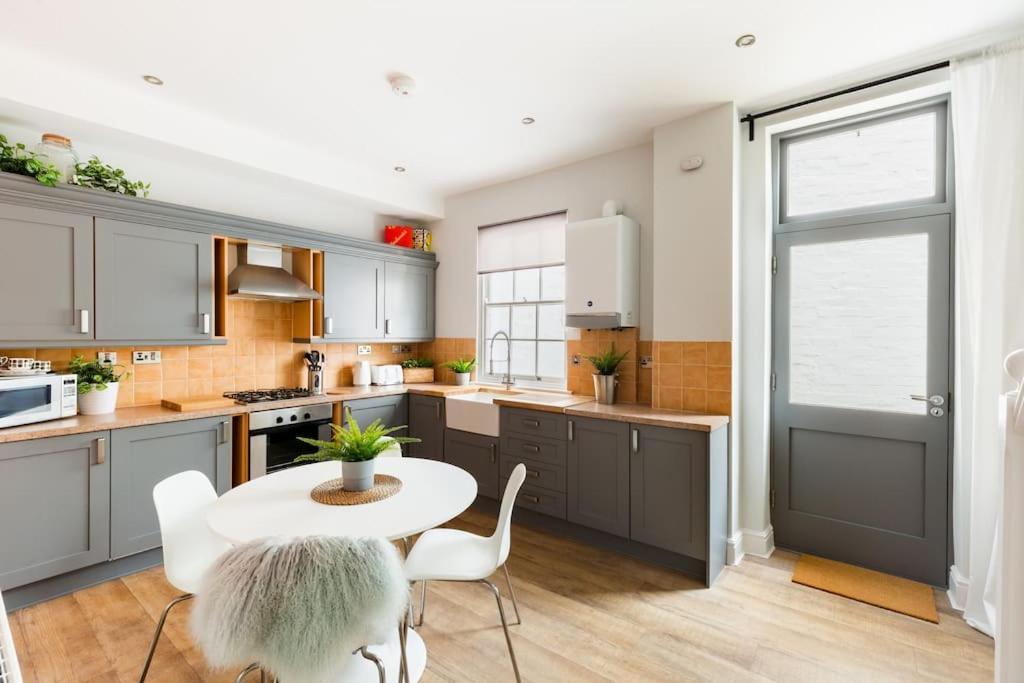 Fabulous Malvern Townhouse غْريت مالفيرن المظهر الخارجي الصورة